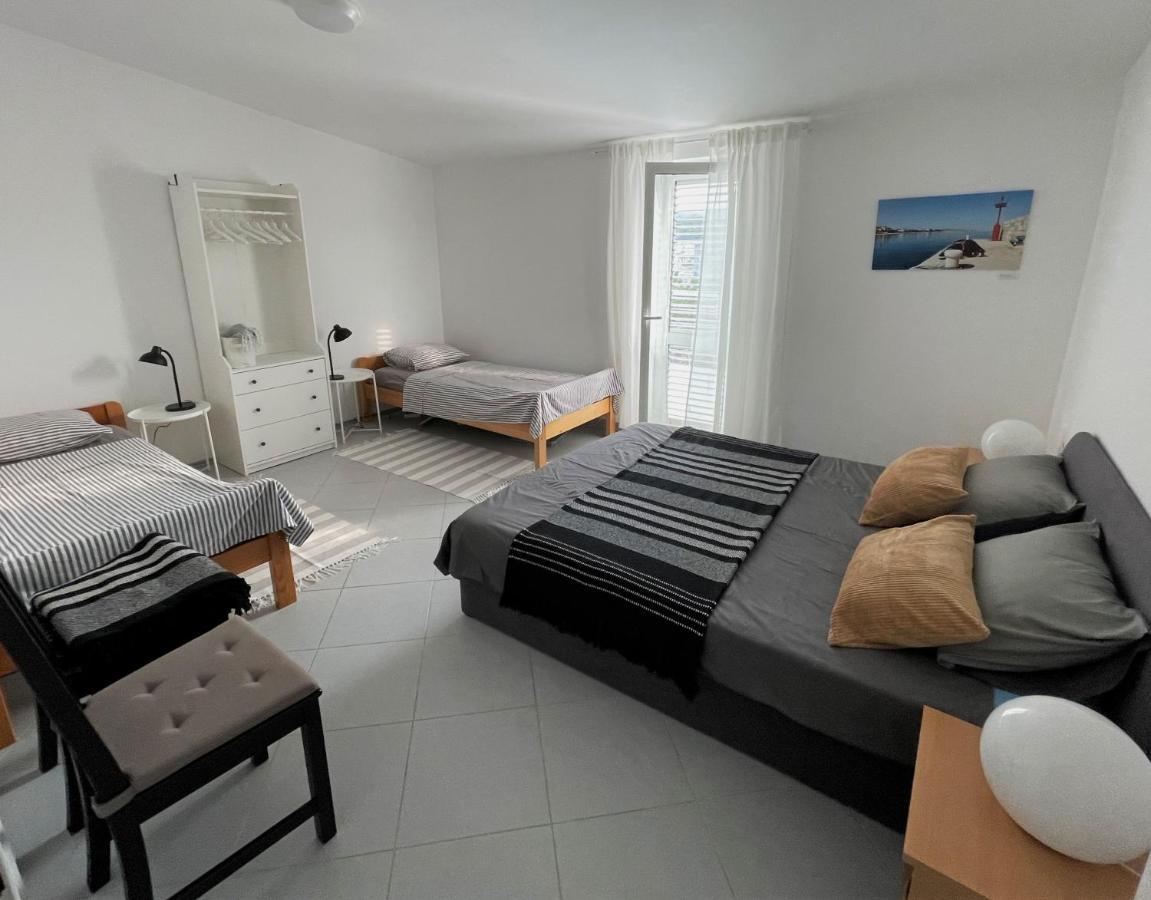 Apartment Vucic Ražanac エクステリア 写真